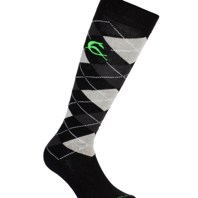 Meia preta e cinzenta com padrão de losangos e detalhes verdes