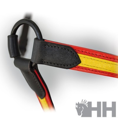 Trela para animal com padrão vermelho e amarelo e detalhes em couro preto, com anel preto e logotipo HH cinzento.