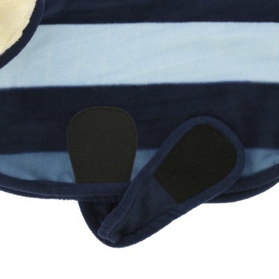 Roupa para cão azul com faixas horizontais e reforço antiderrapante preto