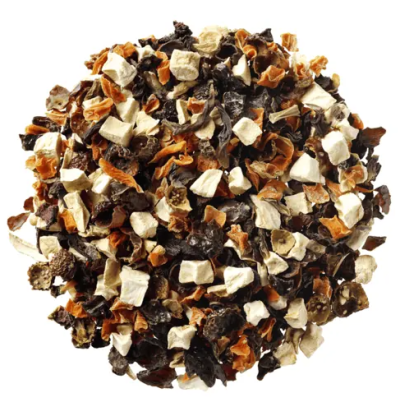 Mistura de legumes secos de várias cores sobre fundo branco