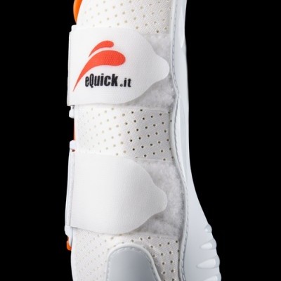 Protetor branco para cavalo com fechos em velcro e marca eQuick.it