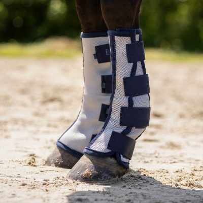 Botas de proteção para patas de cavalo brancas e azuis, com velcros, usadas em areia