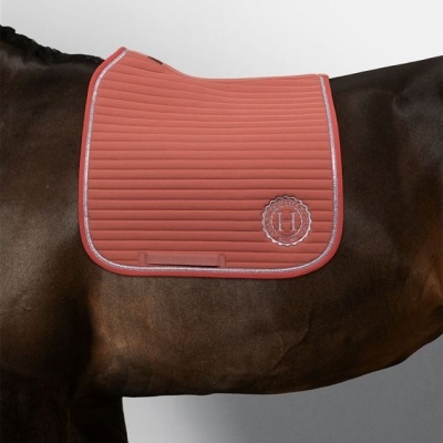 Manta coral acolchoada para cavalo com emblema H e borda prateada