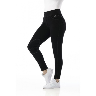 Calças pretas justas com costuras e detalhes acolchoados