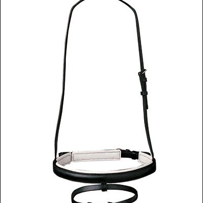 Cabeçada em pele preta com acolchoamento branco e tiras ajustáveis