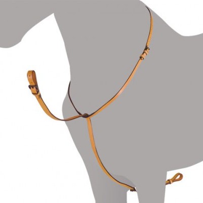 Peitoral castanho claro em pele sintética num animal cinzento