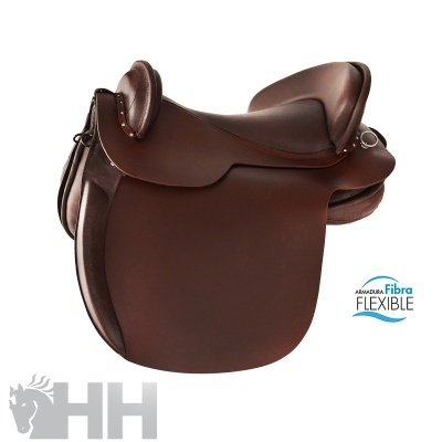 Sela de equitação em couro castanho com assento acolchoado
