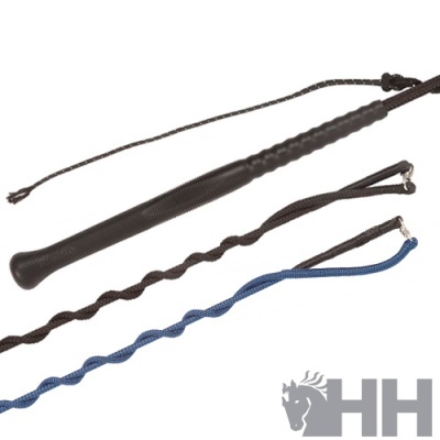 Três aptas rédeas para equitação em corda trançada em azul, castanho e preto com logótipo HH