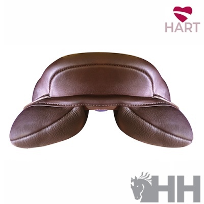 Sela de equitação de couro castanho acolchoada com logotipos HART e HH