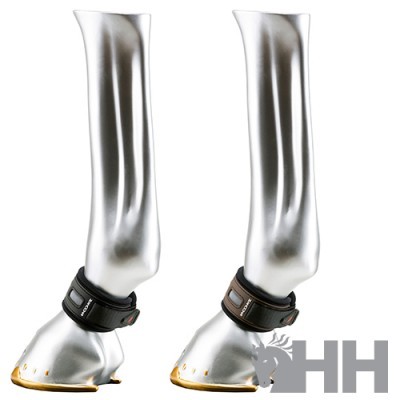 Protetoras metálicas prateadas para casco e canela de cavalo com fecho preto