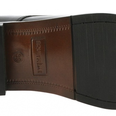 Sola de sapato preta com parte de couro castanho