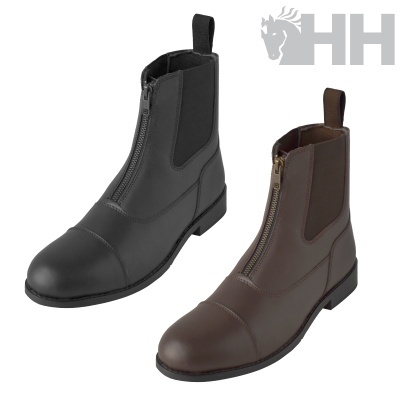 Duas botas Chelsea de couro preto e castanho com fecho de zíper frontal e puxador atrás