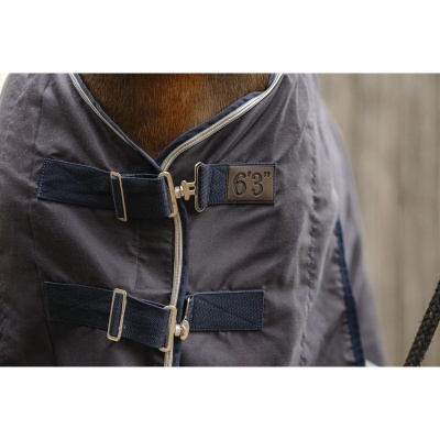 Cobertura cinza-azulada para cavalo com fechos metálicos e etiqueta 6'3