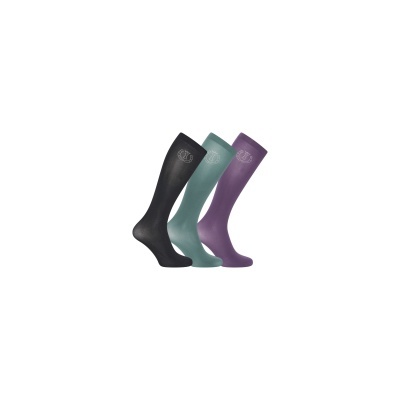 Três pares de meias altas em preto, verde e roxo com logo branco no topo