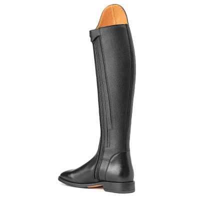 Bota alta preta de couro com sola castanha