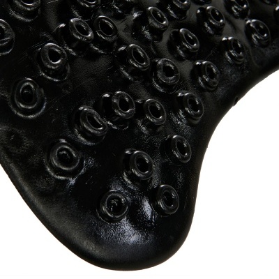 Tapete preto emborrachado com saliências redondas