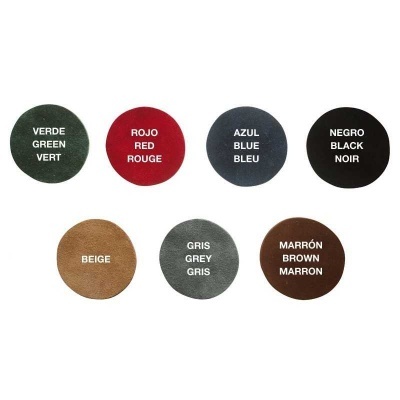Amostras circulares de várias cores com nomes em três línguas