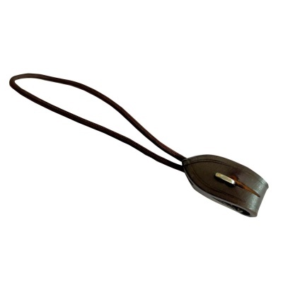 Cordão ou porta-chaves em couro castanho com botão metálico