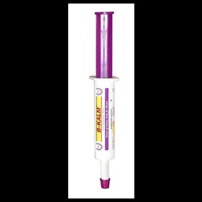 Seringa branca com êmbolo roxo rotulada com B-KALM