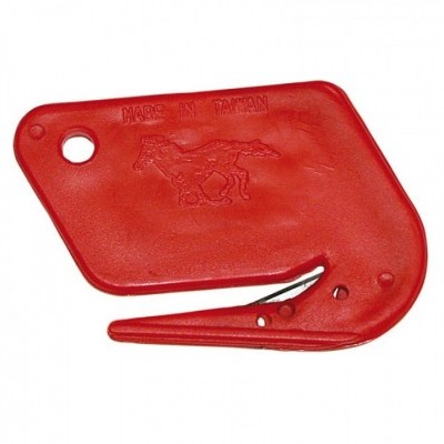 Cortador de fio vermelho em plástico com relevo de cavalo e texto MADE IN TAIWAN
