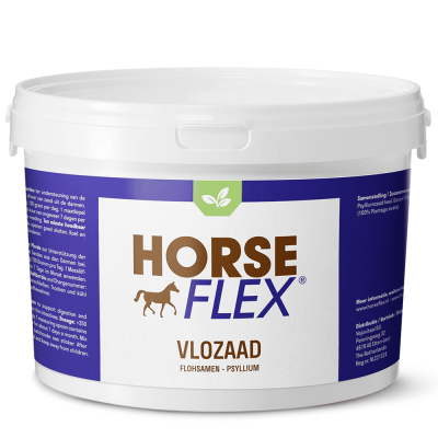 Baldes de plástico branco com etiquetas azuis e brancas e texto HORSE FLEX VLOZAAD