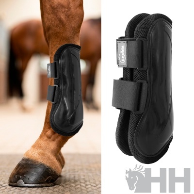 Proteção para perna de cavalo preta com tiras de velcro e etiqueta Lexhis.
