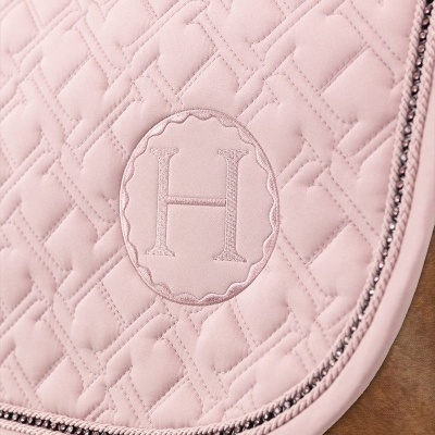 Tampão para sela de cavalo rosa com bordado H e detalhes prateados