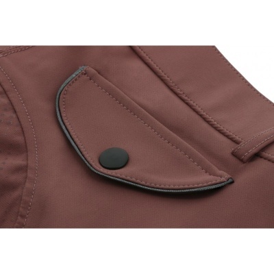 Bolso castanho com botão preto em tecido sintético