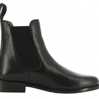 Bota Chelsea de couro preto com elástico preto e sola preta