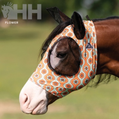 Máscara de cavalo com padrão floral e abas para as orelhas em campo verde