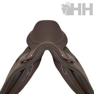 Sela castanha de equitação em couro com design ergonómico e logótipo HH