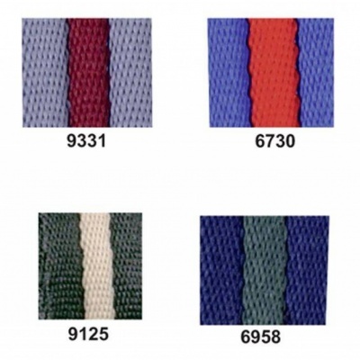 Amostras de tecido para cintas em quatro combinações de cores com códigos diferentes.
