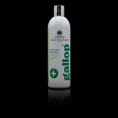 Frasco branco de shampoo medicado Gallop em fundo preto