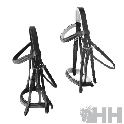 Cabresto de cavalo em couro preto e branco com fivelas metálicas
