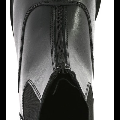 Botim feminino preto em couro com fecho e detalhes elásticos