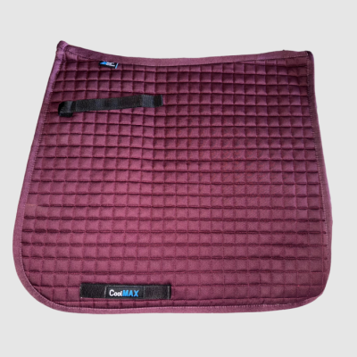 Sapata de sela bordeaux com acolchoado em padrão de quadrados e etiqueta CoolMAX