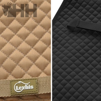 Materiais acolchoados bege e preto com padrão de diamante e etiqueta Lexnis