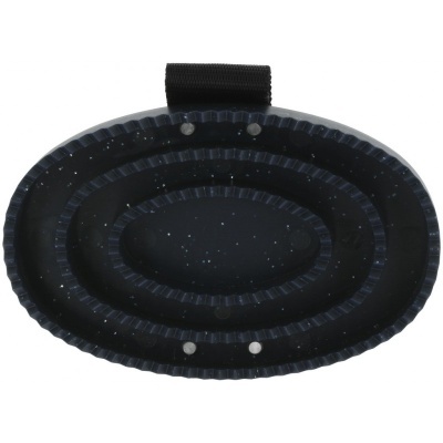 Forma oval de metal com três tamanhos encaixados e alça preta