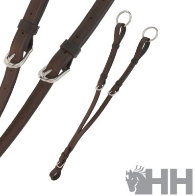 Conjunto de correias de couro castanho com fivelas e argolas para equitação