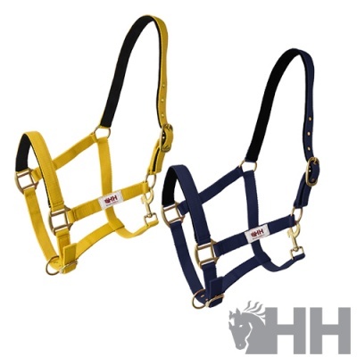 Dois cabrestos para cavalo, amarelo e azul escuro, com fivelas metálicas e etiquetas HH