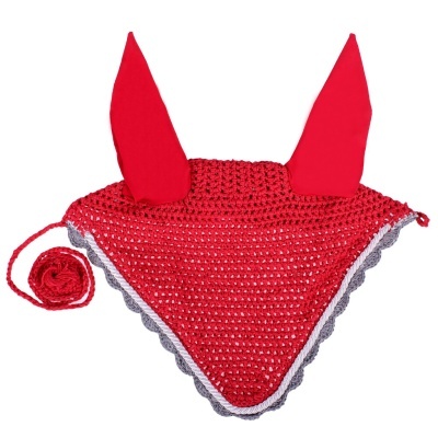 Acessório para cavalo em croché vermelho com orelhas de tecido e cordão