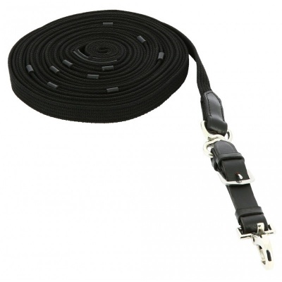 Trela preta de cão enrolada com gancho metálico e detalhes em pele