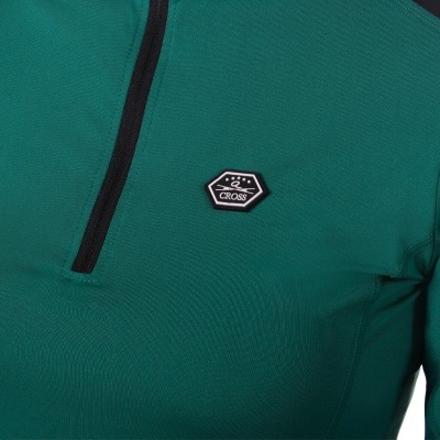 Roupa desportiva verde com fecho preto e etiqueta CROSS