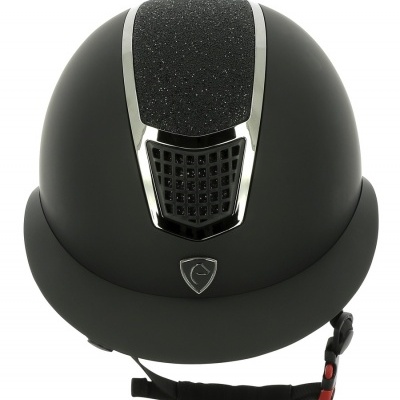Capacete de equitação preto com detalhes prateados e ventilação frontal