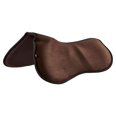 Tapete para sela de cavalo castanho com borda preta e detalhe colorido na lateral.