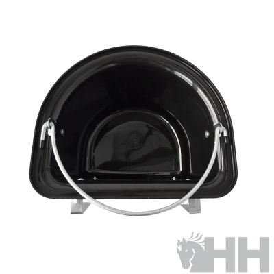 Recipiente de água ou comedouro em metal esmaltado preto com alça metálica prateada.