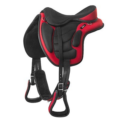 Sela de equitação vermelha e preta com estribos ajustáveis