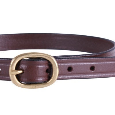 Cinto fino de pele castanha com fivela oval dourada