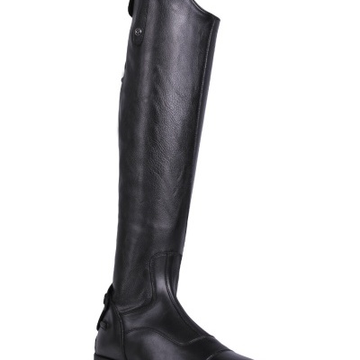 Bota alta preta em pele com sola e salto baixo