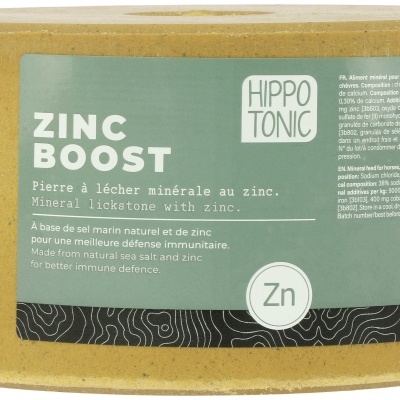 Bloco mineral de lamber amarelo com rótulo verde e preto